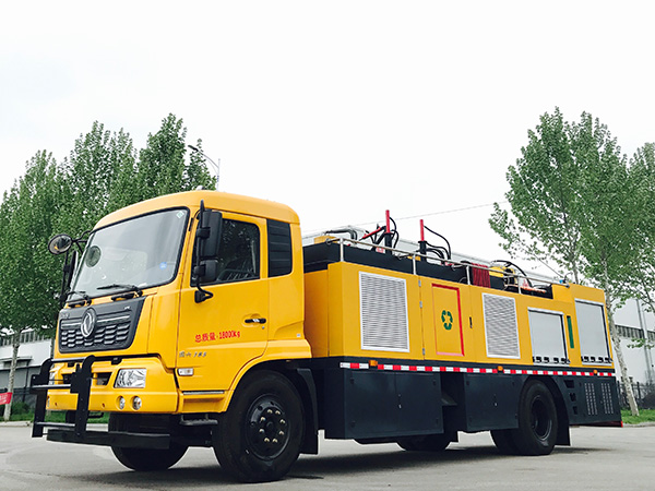 道路養護車